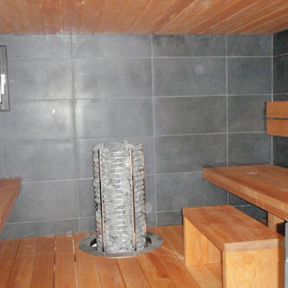 rakenteilla oleva sauna